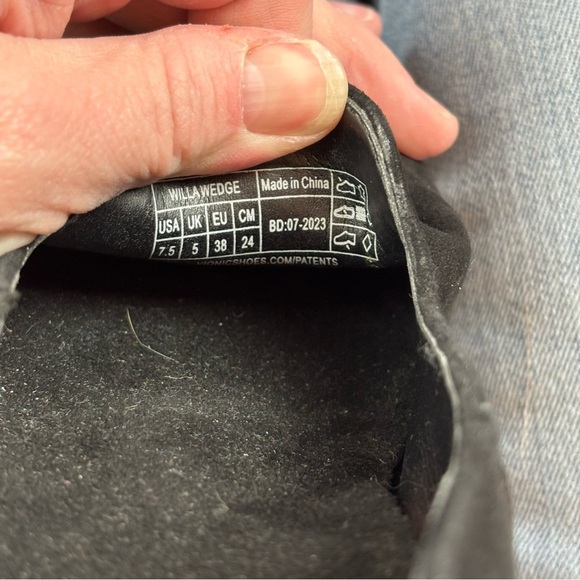 EUC Vionic Women’s Willa Wedge Black Slip-On Loafers Sz 7.5 - Picture 10 of 12